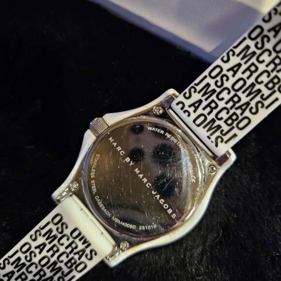 Marc Jacobs MBM4005 watch with white rubber band main image 4